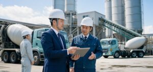 関東の生コン工場と現場確認を想起させるアイキャッチ画像